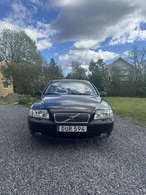 Svart Begagnad 2000 Volvo S80 Sedan | 20 000 kr (Dyr) - Bild 1/4