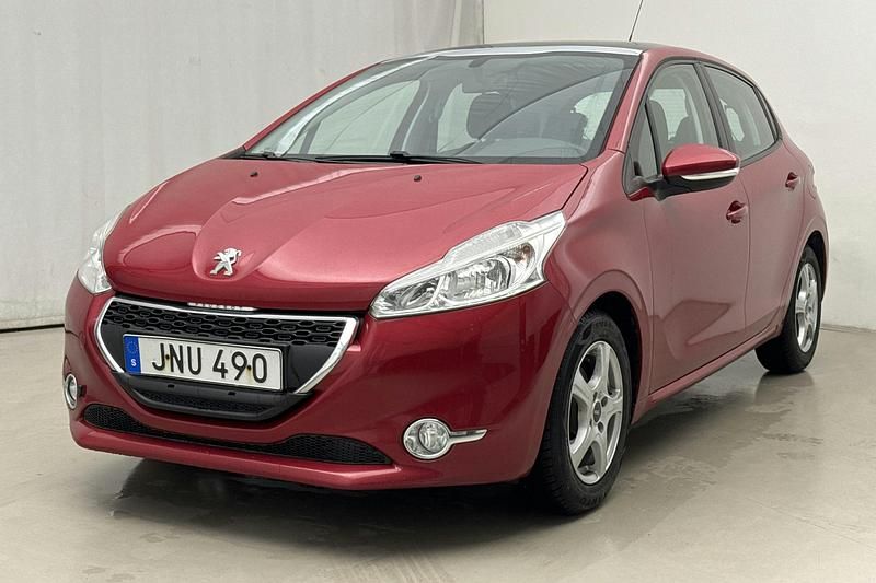 Mörkröd Begagnad 2014 Peugeot 208 Halvkombi | 55 000 kr (Marknadspris) - Bild 1/4