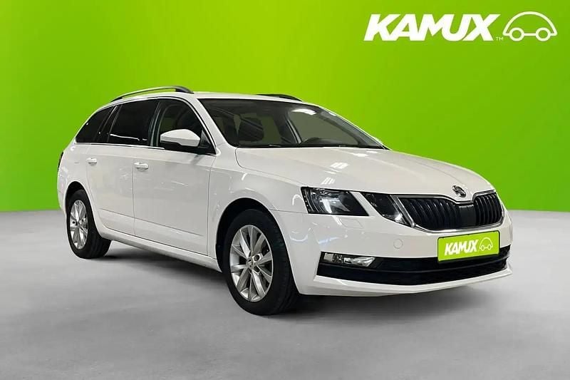 Vit Begagnad 2018 Skoda Octavia Ambition Kombi | 164 700 kr (Lite dyr) - Bild 1/4