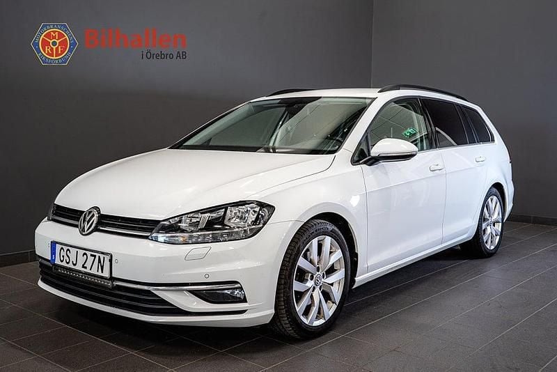 Vit Begagnad 2020 VW Golf VIII GT Kombi | 189 900 kr (Bra pris) - Bild 1/4