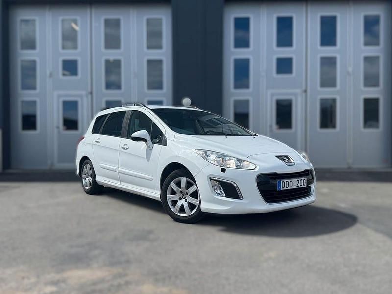 Begagnad Peugeot 308 SW 114 HK (83 kW) 2013 Vit Kombi