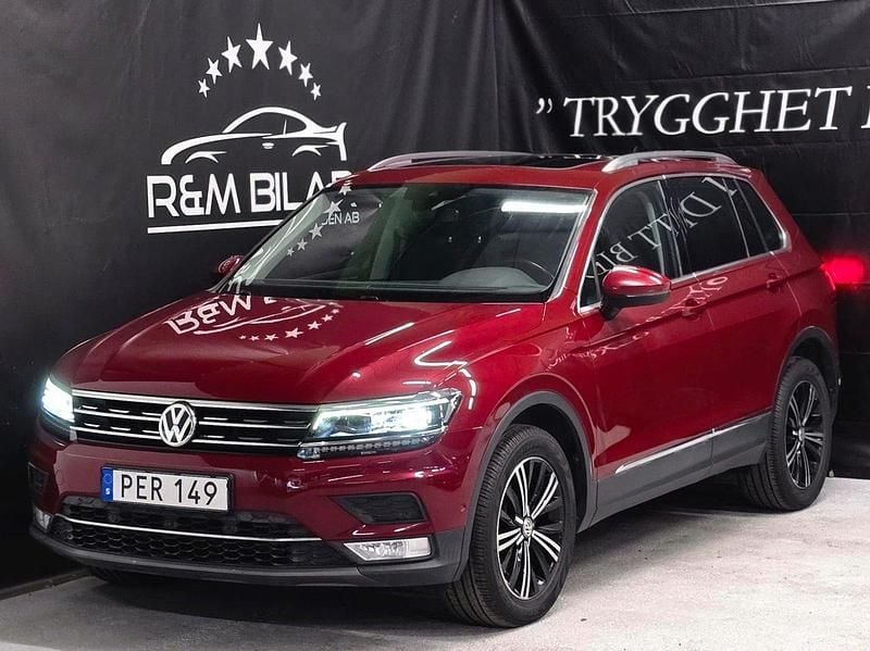 Mörkröd Begagnad 2017 VW Tiguan SUV | 234 800 kr (Marknadspris) - Bild 1/4