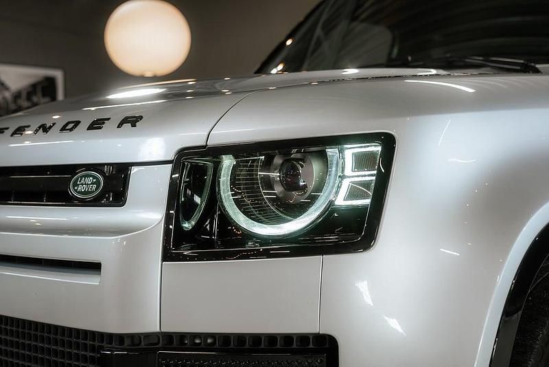 Begagnad Land Rover Defender SE Dynamic 301 HK (221 kW) 2023 Silver SUV