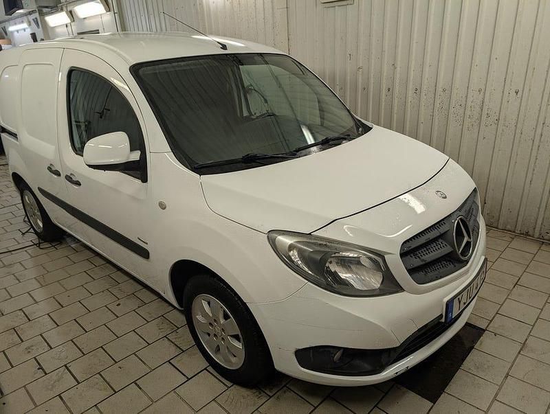 Vit Begagnad 2017 Mercedes Citan 109 Van | 84 900 kr (Bra pris) - Bild 1/4