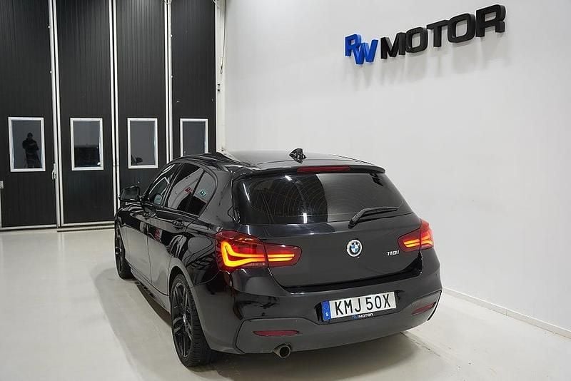 Begagnad BMW 118 M Sport 136 HK (100 kW) 2019 Svart Halvkombi
