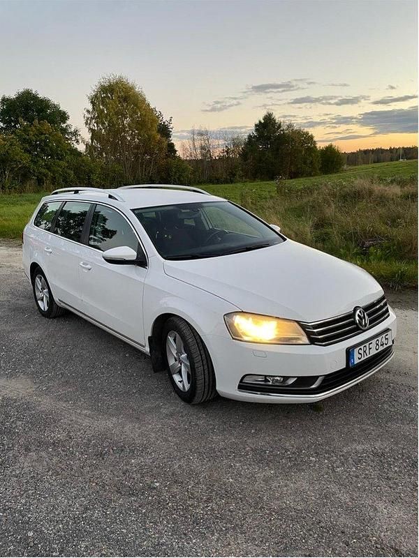 Vit Begagnad 2014 VW Passat Kombi | 59 900 kr (Superpris) - Bild 1/4
