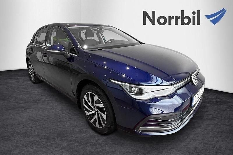 Blå Begagnad 2021 VW Golf VII Halvkombi | 269 000 kr (Dyr) - Bild 1/4