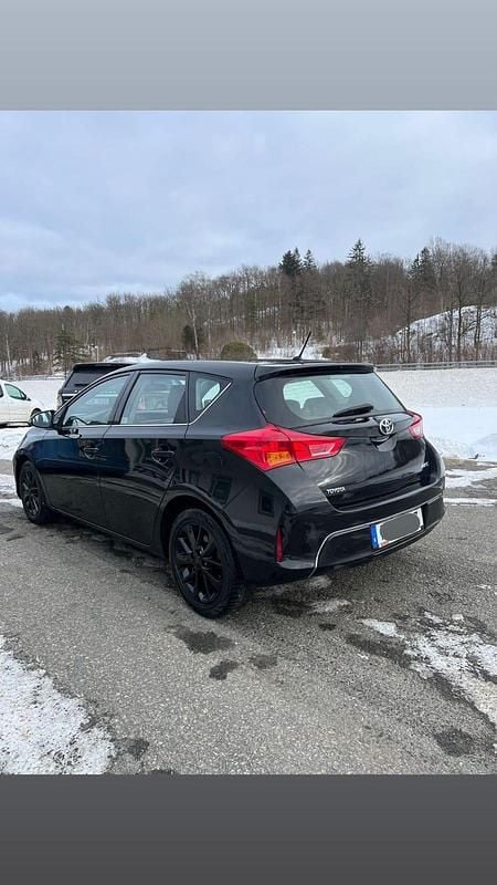 Begagnad Toyota Auris Active 90 HK (66 kW) 2014