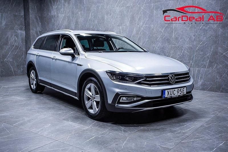 Silver Begagnad 2023 VW Passat Alltrack Kombi | 288 800 kr (Bra pris) - Bild 1/4