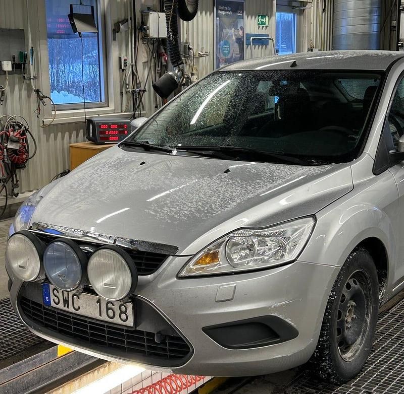 Begagnad 2009 Ford Focus Halvkombi | 33 000 kr (Marknadspris) - Bild 1/4