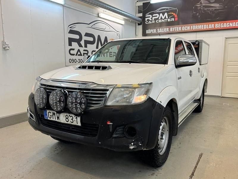 Vit Begagnad 2013 Toyota HiLux Pickup | 169 900 kr (Superpris) - Bild 1/4