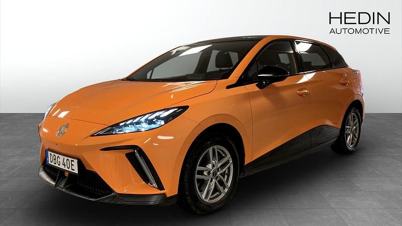 Orange Begagnad 2022 MG MG4 EV Luxury Halvkombi | 259 900 kr (Marknadspris) - Bild 1/4