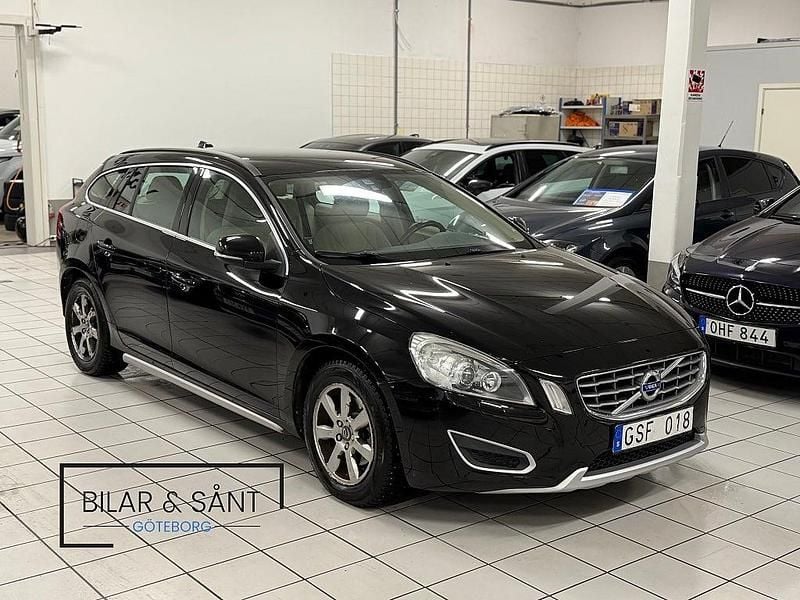 Svart Begagnad 2010 Volvo V60 Momentum Kombi | 54 900 kr (Marknadspris) - Bild 1/4