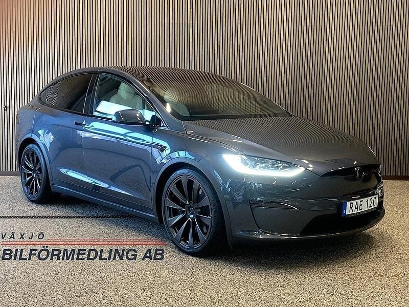 Grå Begagnad 2022 Tesla Model X Plaid SUV | 949 000 kr (Dyr) - Bild 1/4