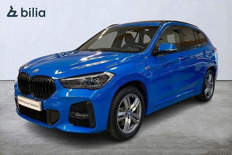 Blå Begagnad 2022 BMW X1 M Sport SUV | 379 000 kr (Lite dyr) - Bild 1/4