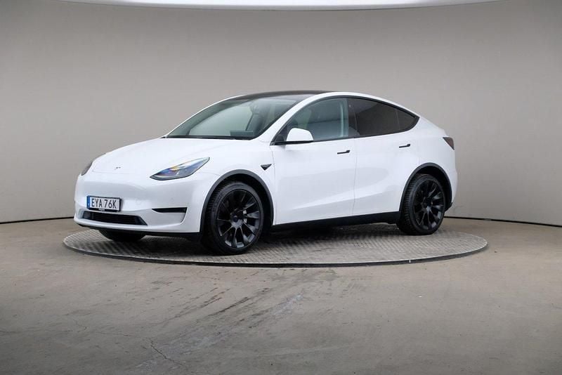 Vit Begagnad 2022 Tesla Model Y Long Range AWD SUV | 369 000 kr (Marknadspris) - Bild 1/4