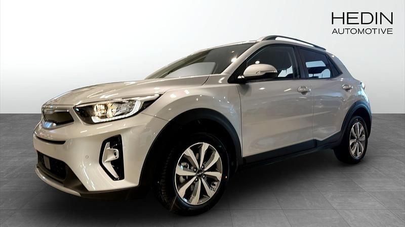 Grå Ny 2025 Kia Stonic SUV | 257 674 kr (Marknadspris) - Bild 1/4