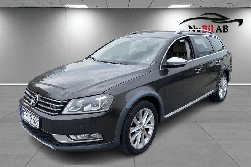 Mörkbrun (brun) Begagnad 2013 VW Passat Alltrack Kombi | 95 800 kr (Marknadspris) - Bild 1/4