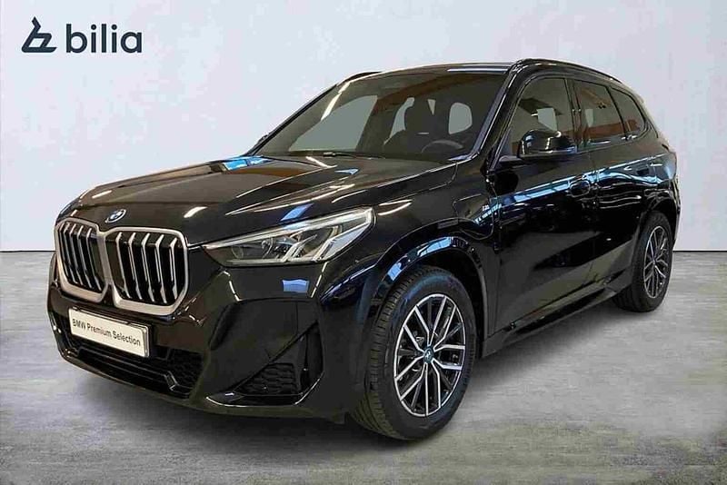 Svart Begagnad 2024 BMW X1 Shadowline SUV | 539 000 kr (Marknadspris) - Bild 1/1