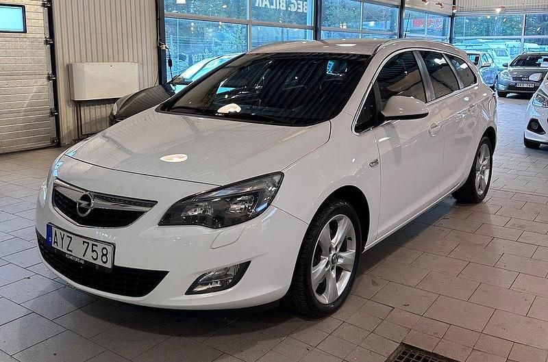 Vit Begagnad 2010 Opel Astra Enjoy Kombi | 39 900 kr (Marknadspris) - Bild 1/4