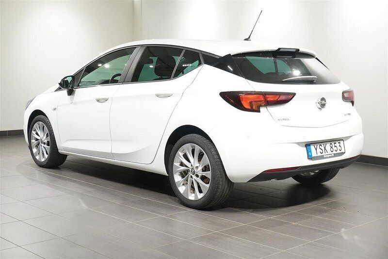 Begagnad Opel Astra Enjoy 105 HK (77 kW) 2018 Summit white Halvkombi
