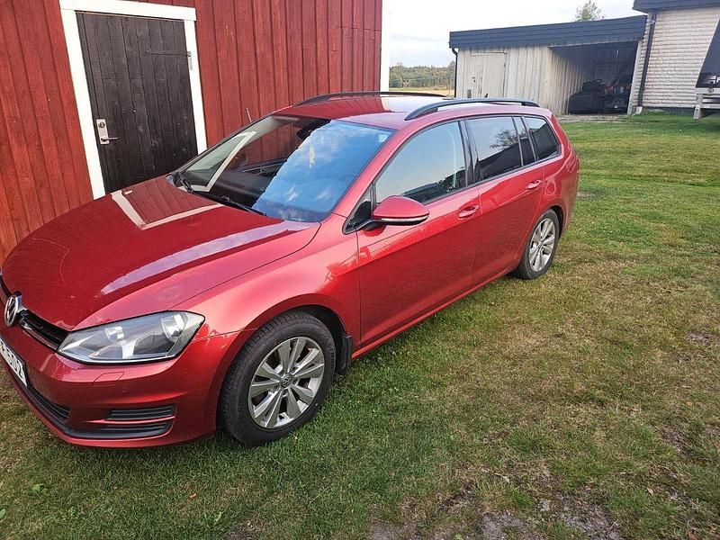 Röd Begagnad 2014 VW Golf VII Kombi | 59 500 kr (Bra pris) - Bild 1/4