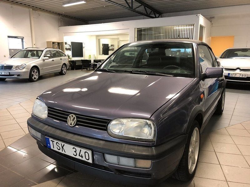 Begagnad VW Golf Cabriolet 90 HK (66 kW) 1994 Lila Cab