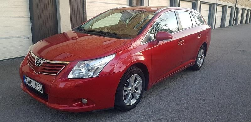 Röd Begagnad 2009 Toyota Avensis Kombi | 68 500 kr (Marknadspris) - Bild 1/4