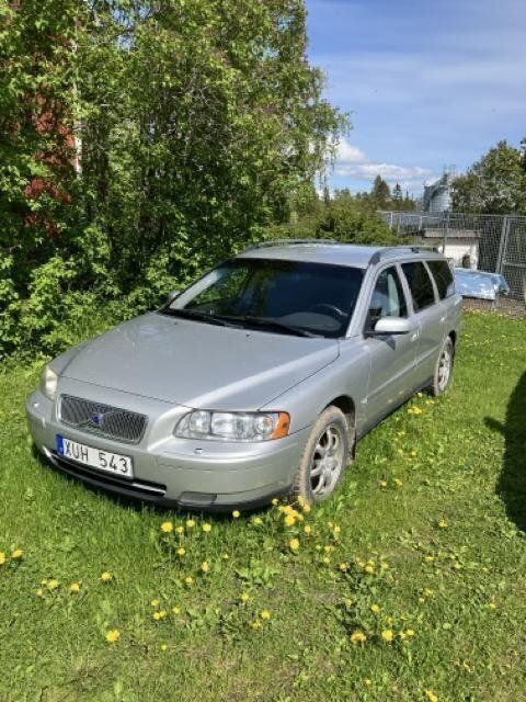 Grå Begagnad 2006 Volvo V70 Kombi | 30 000 kr (Lite dyr) - Bild 1/4