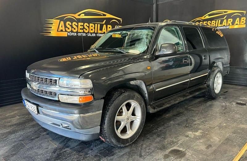 Grå Begagnad 2005 Chevrolet Suburban SUV | 99 900 kr - Bild 1/2