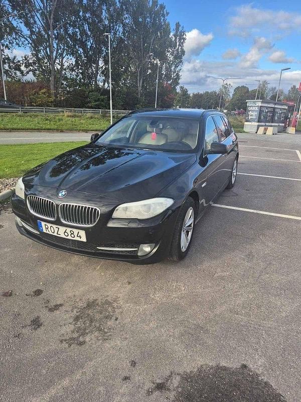 Svart Begagnad 2013 BMW 520 Kombi | 99 000 kr (Marknadspris) - Bild 1/4