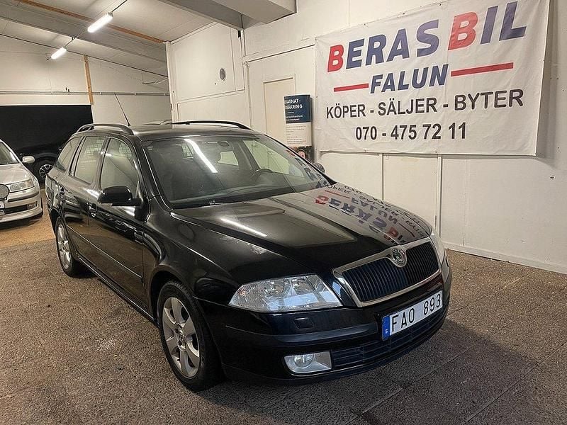 Svart Begagnad 2008 Skoda Octavia Kombi | 38 900 kr (Marknadspris) - Bild 1/4