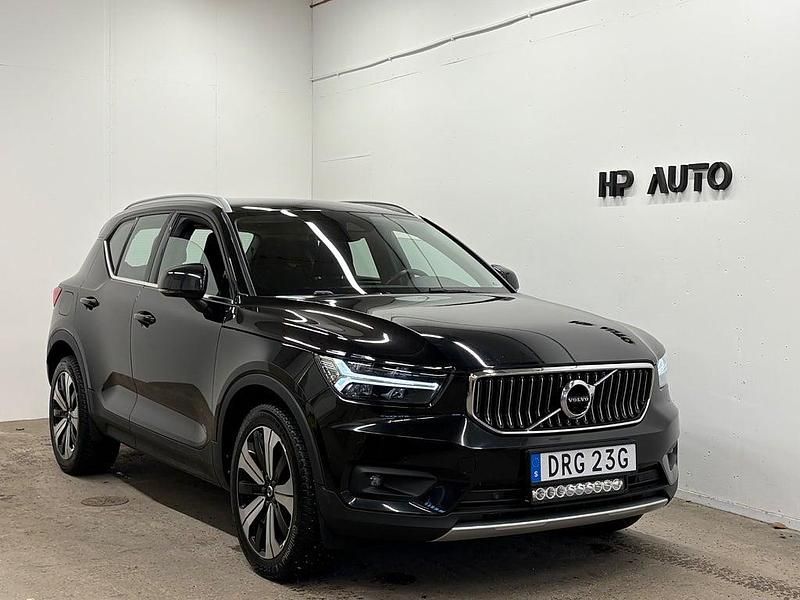 Svart Begagnad 2020 Volvo XC40 Inscription SUV | 278 900 kr (Marknadspris) - Bild 1/4