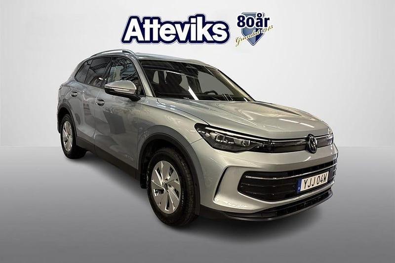 Silver Begagnad 2024 VW Tiguan Edition SUV | 379 900 kr (Lite dyr) - Bild 1/4