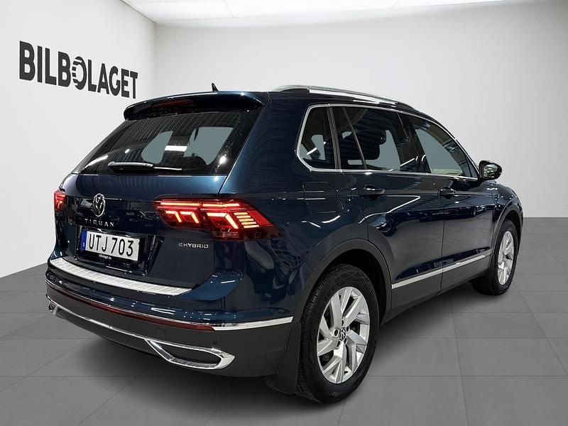 Begagnad VW Tiguan Elegance 245 HK (180 kW) 2022 Blå SUV