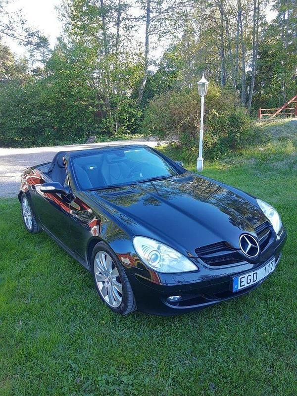 Svart Begagnad 2005 Mercedes SLK350 Cab | 120 000 kr (Marknadspris) - Bild 1/4