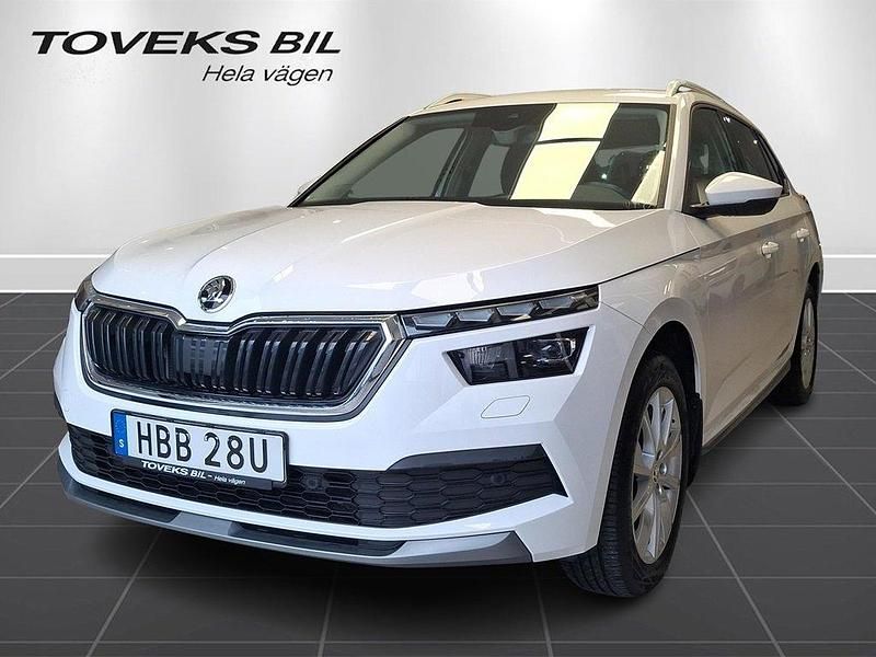 Vit (candy white) Begagnad 2022 Skoda Kamiq Style SUV | 234 900 kr (Marknadspris) - Bild 1/4