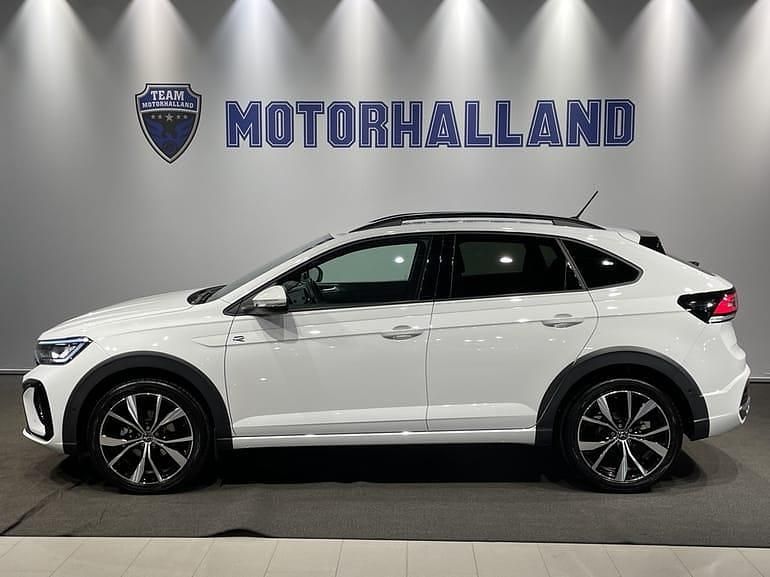 Vit Begagnad 2024 VW Taigo R-line SUV | 264 900 kr (Marknadspris) - Bild 1/4