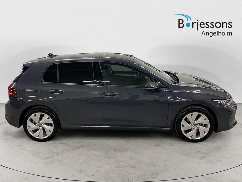Begagnad VW Golf VIII Life 151 HK (111 kW) 2024 Mörkgrå Halvkombi