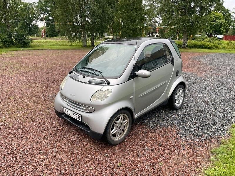 Flerfärgad (silver) Begagnad 2002 Smart ForTwo Coupé Sportkupé | 29 900 kr - Bild 1/4