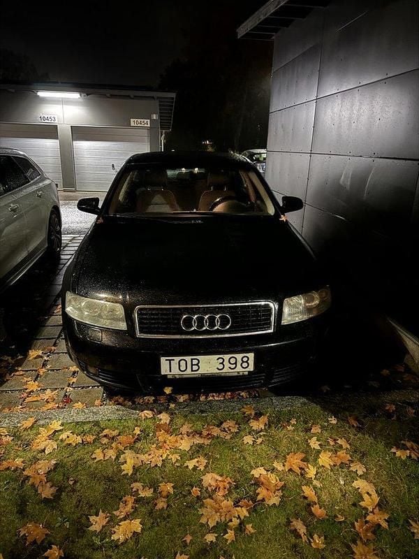 Svart Begagnad 2003 Audi A4 Sedan | 15 000 kr (Bra pris) - Bild 1/4
