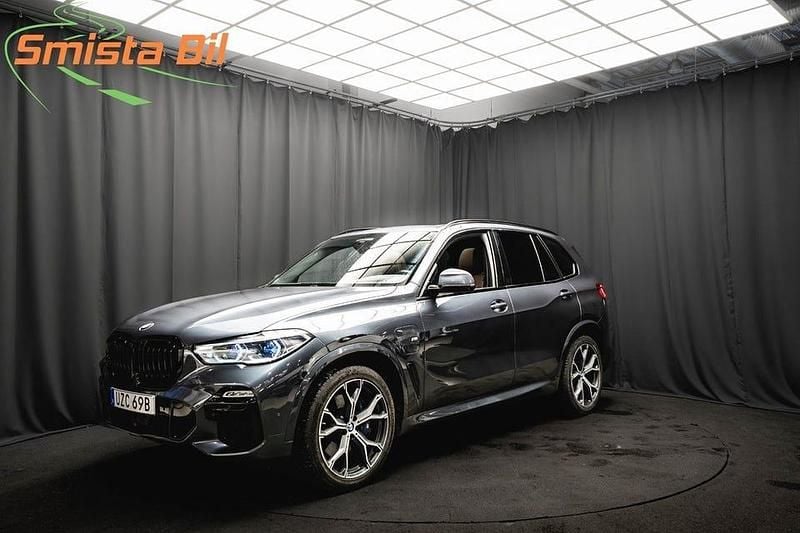 Grå Begagnad 2021 BMW X5 M Sport SUV | 478 900 kr - Bild 1/3