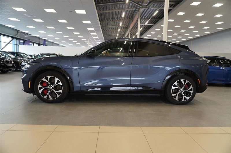 Okänd Begagnad 2021 Ford Mustang Mach-E Premium SUV | 419 900 kr (Marknadspris) - Bild 1/2