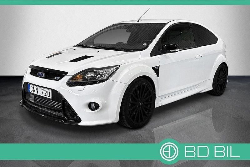 Vit Begagnad 2009 Ford Focus RS Sportkupé | 369 900 kr - Bild 1/4