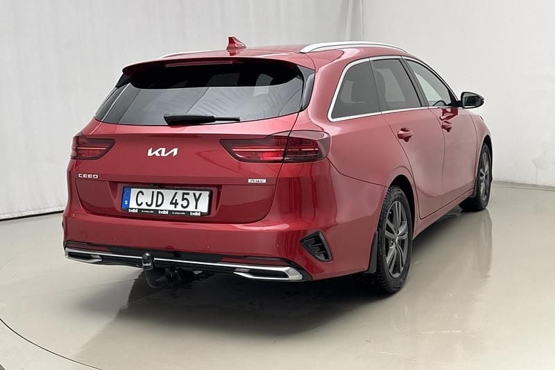 Begagnad Kia Ceed Sportswagon Advance 141 HK (103 kW) 2022 Röd Kombi