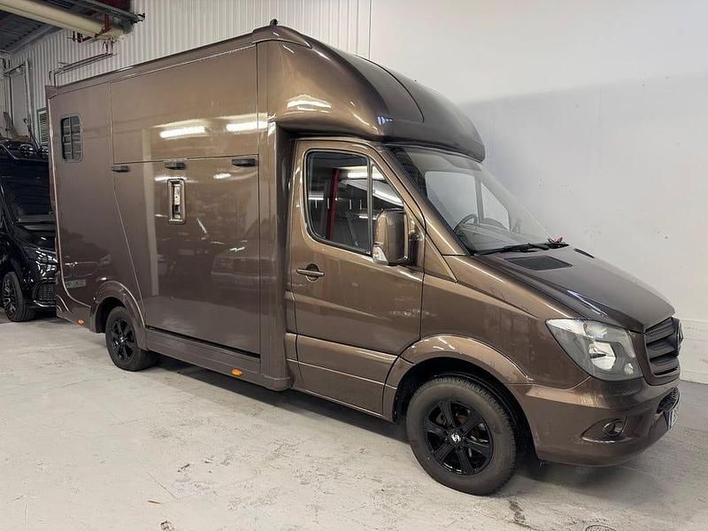 Mörkbrun (brunmetallic) Begagnad 2014 Mercedes 316 Van | 469 000 kr - Bild 1/4