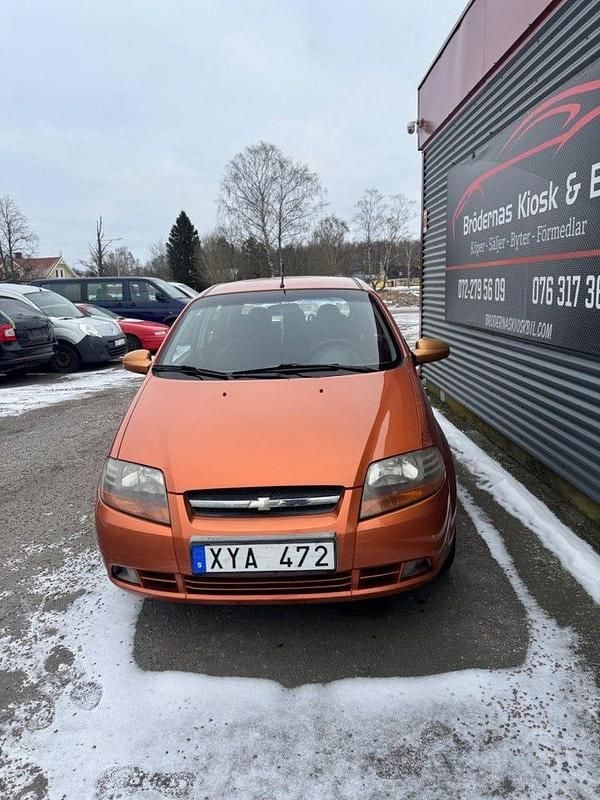 Begagnad Chevrolet Kalos 94 HK (69 kW) 2006 Gul Halvkombi