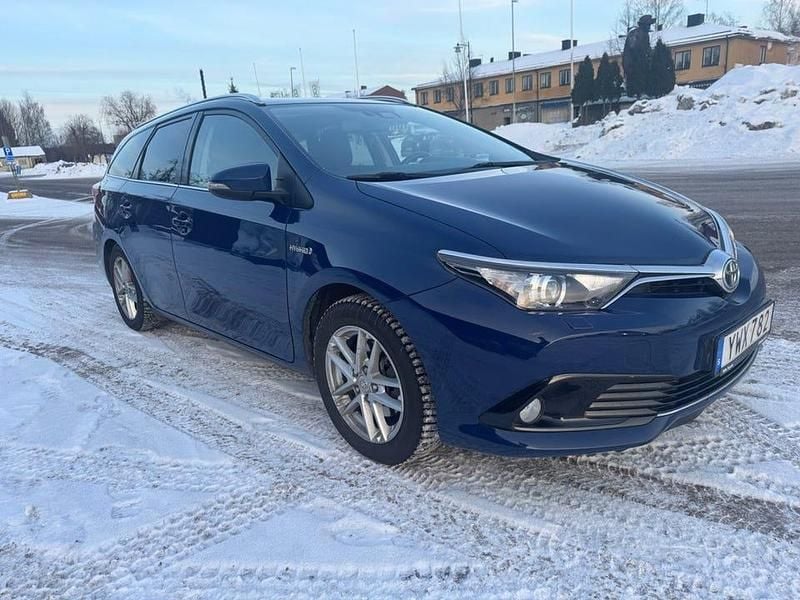 Begagnad Toyota Auris Touring Sports Comfort 136 HK (100 kW) 2017 Blå Kombi