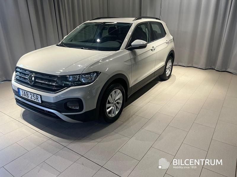 Grå Begagnad 2023 VW T-Cross Life SUV | 209 900 kr (Marknadspris) - Bild 1/4