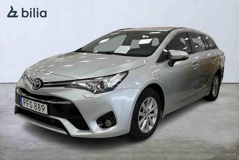 Begagnad Toyota Avensis 2017 Silver Kombi